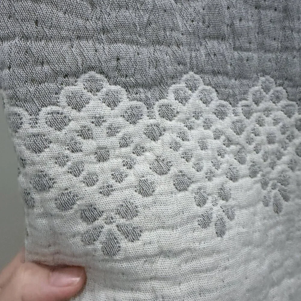 Piscatexil Staggered Drops Throw Blanket Neutral Gray/Creme